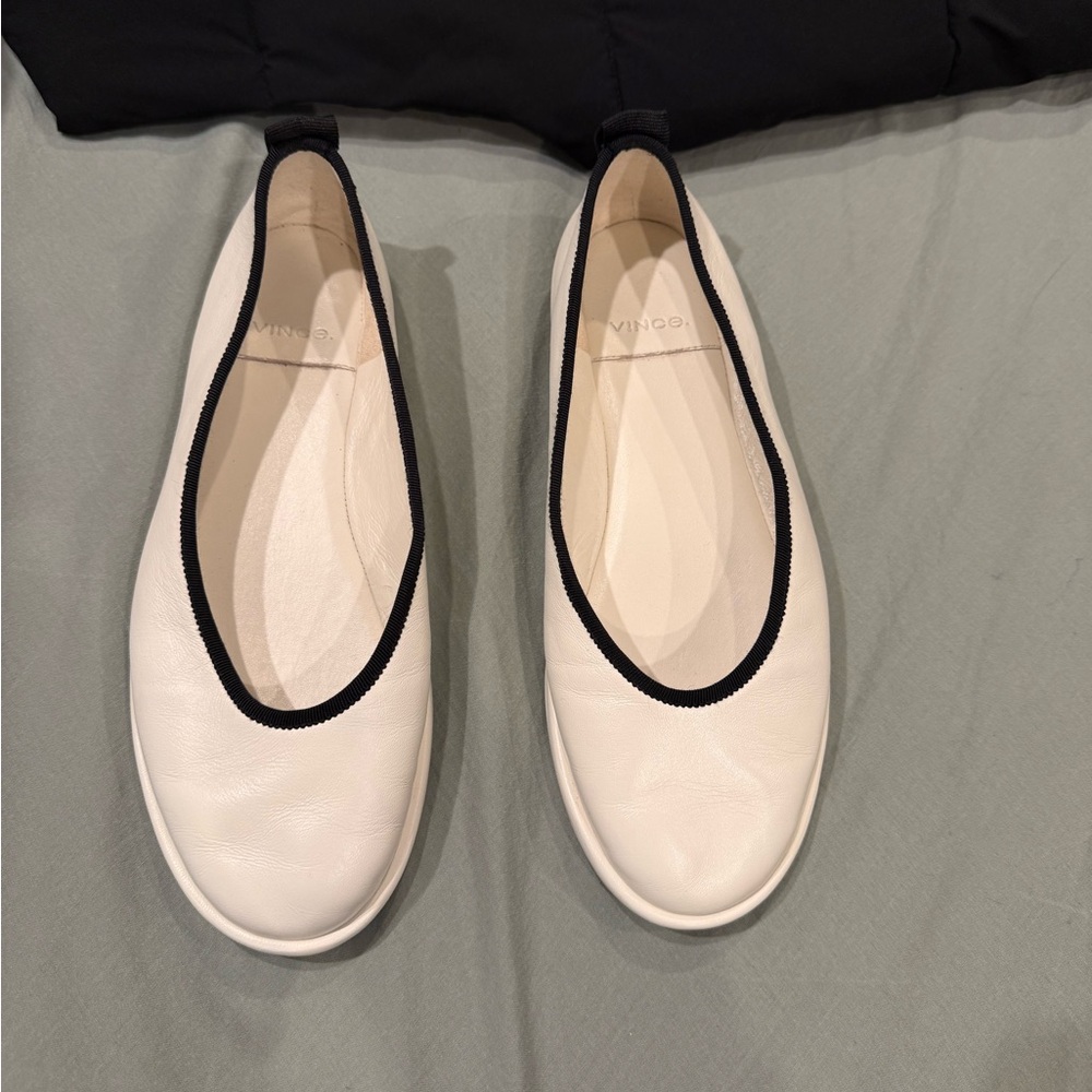 VINCE Sofia Ballet Flats in very good cond